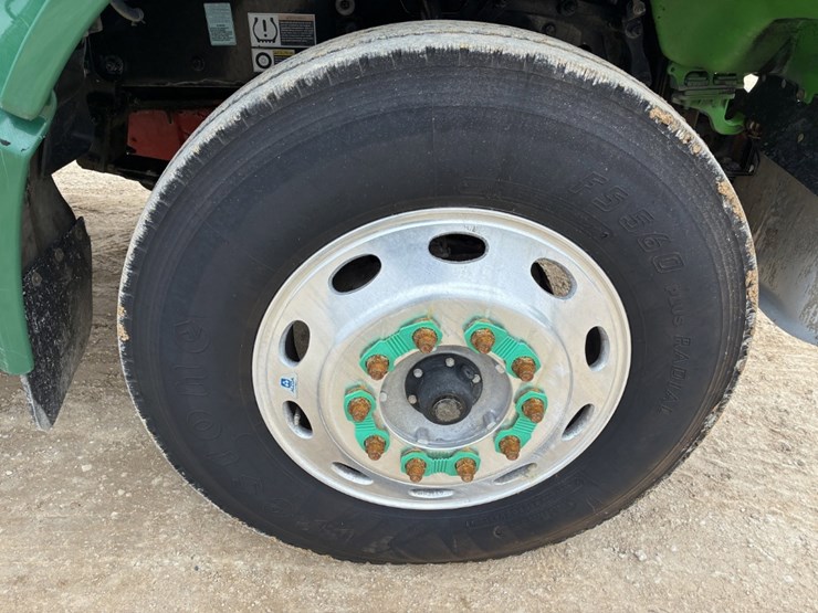 2019-peterbilt-567-image-9