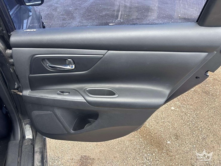2017-nissan-altima-sedan-image-23