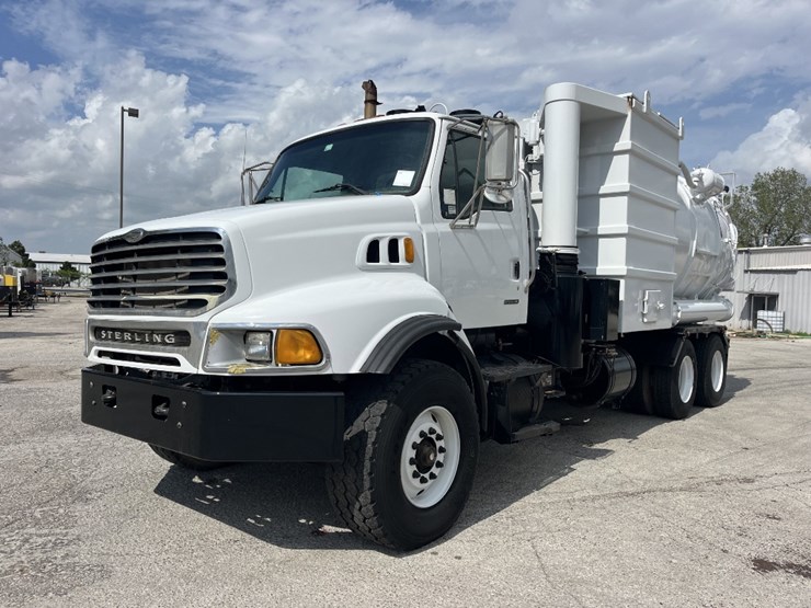 2005-sterling-lt9500-image-1