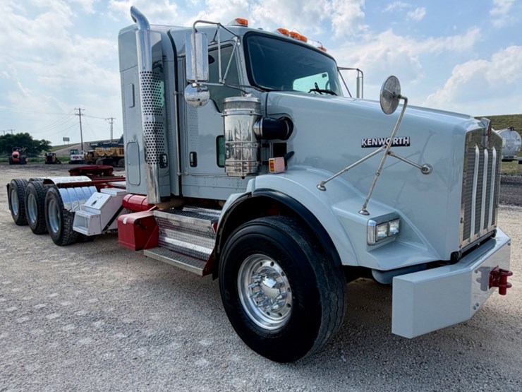 2011-kenworth-t800-image-3