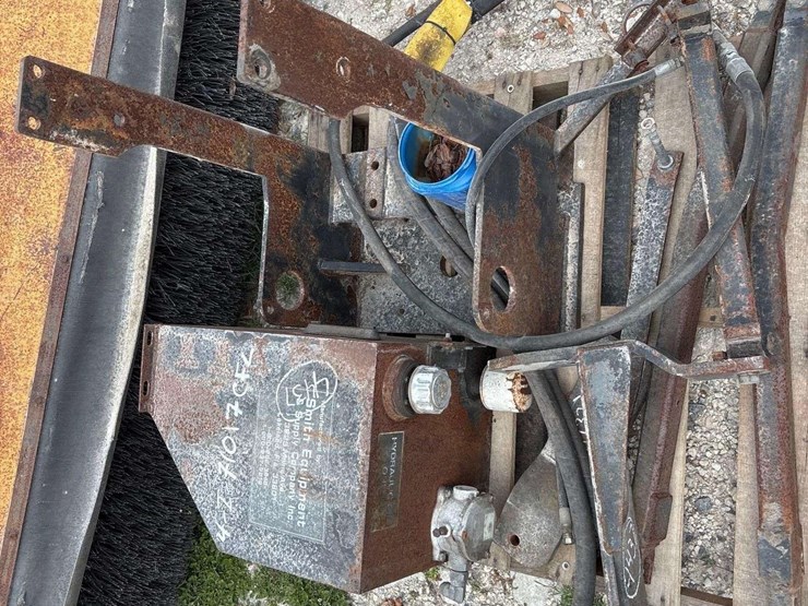 84in.-smith-challenger-hydraulic-rotary-broom-tractor-attachment-image-12