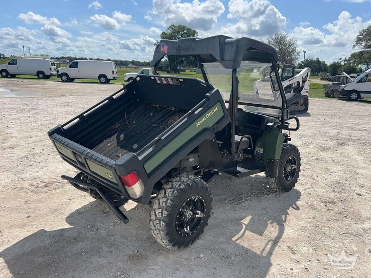 2019-john-deere-gator-image-2