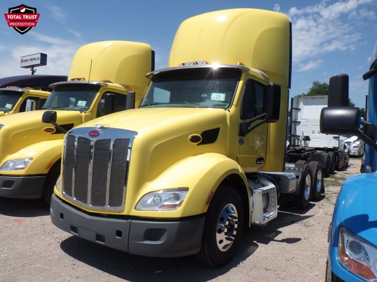2020-peterbilt-579-image-1