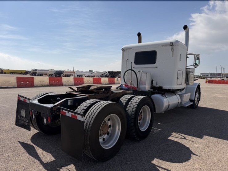 2016-peterbilt-389-image-5