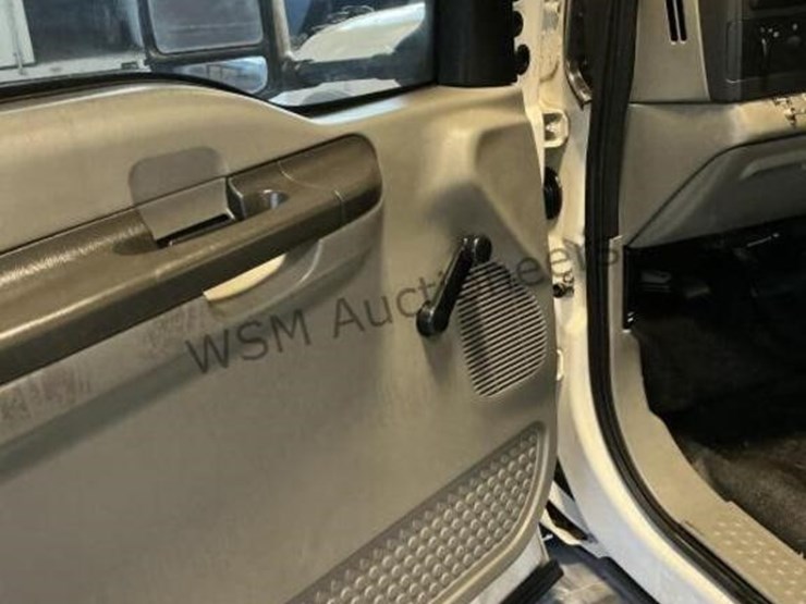 2006-ford-f550-image-24