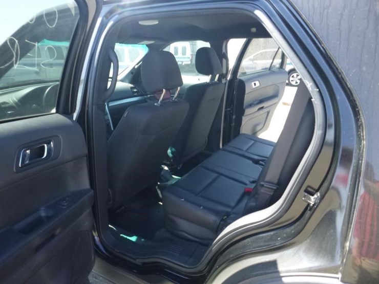 2015-ford-explorer-image-7
