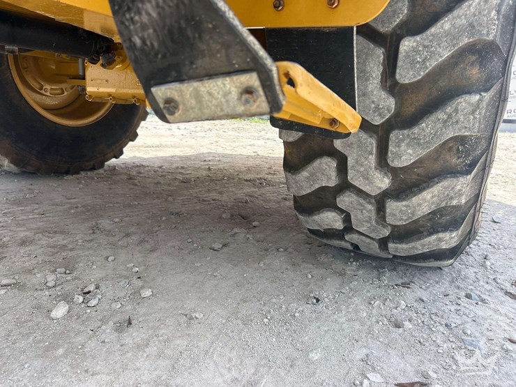 2018-caterpillar-908m-image-25