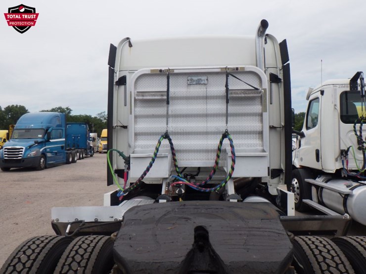 2019-freightliner-cascadia-125-image-13