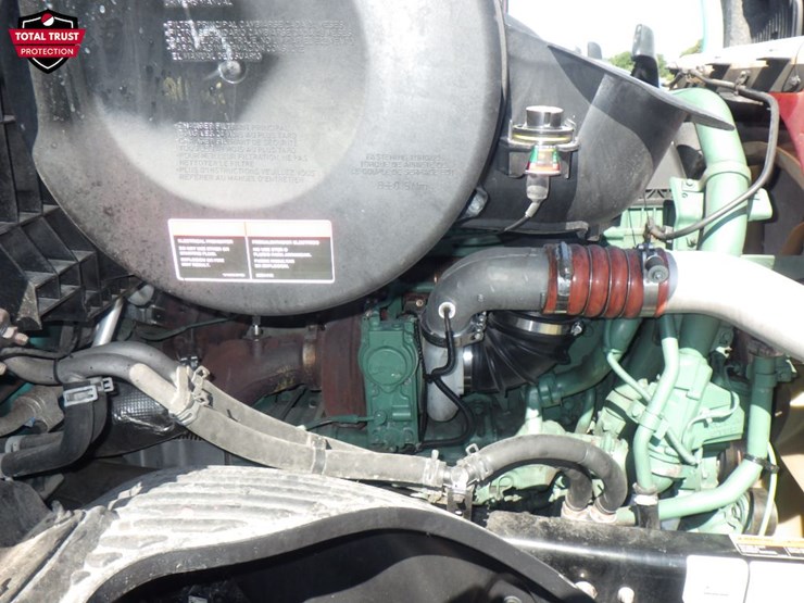 2023-volvo-vnl860-image-24