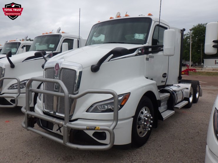 2024-kenworth-t680-image-1