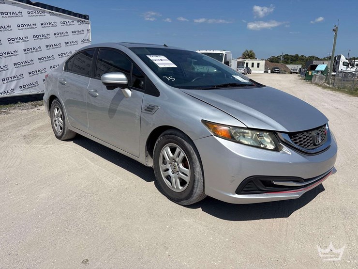 2015-honda-civic-sedan-image-2