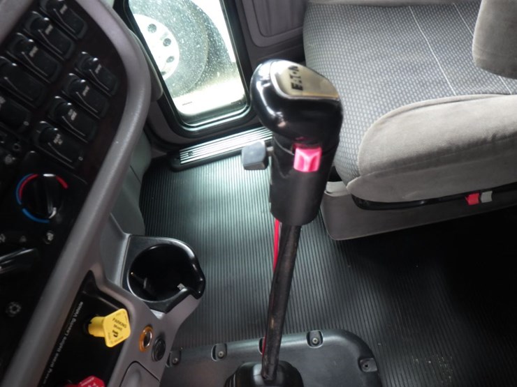 2014-peterbilt-386-image-19