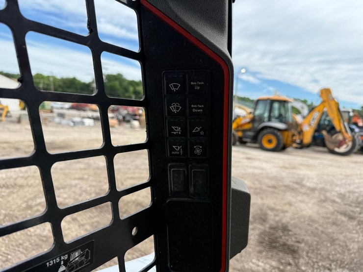 2020-bobcat-t76-image-25