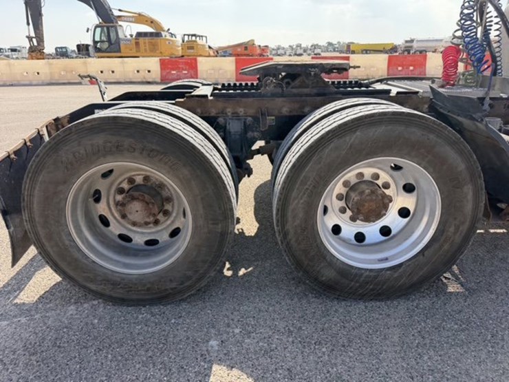 2016-peterbilt-389-image-5