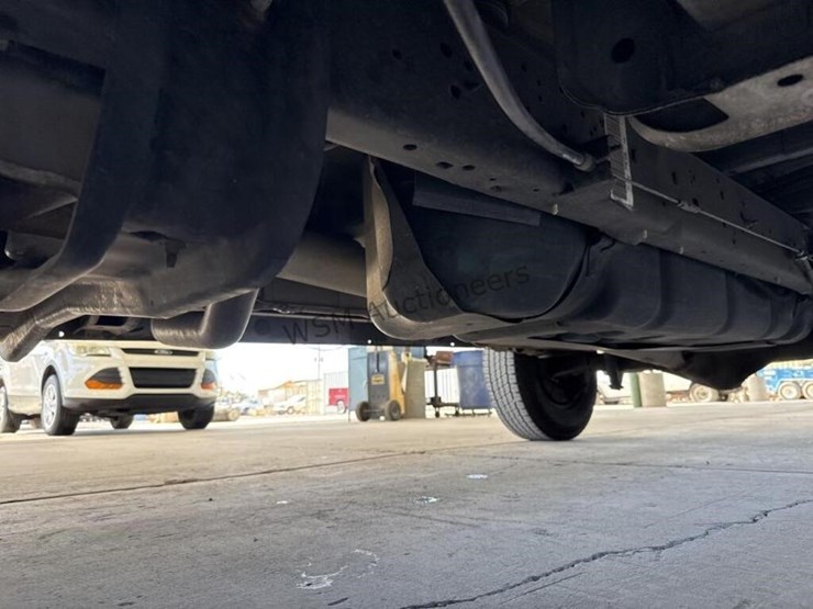 2013-ford-cargo-image-30