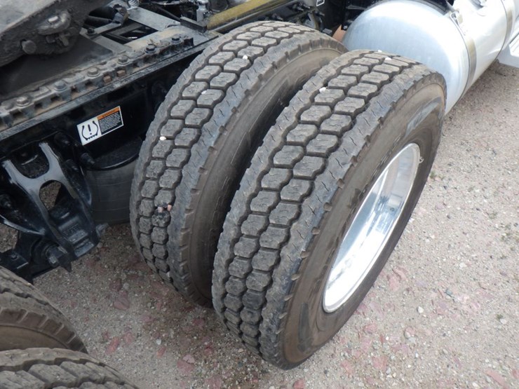 2023-peterbilt-579-image-5