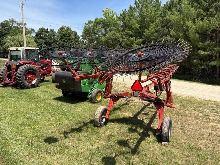 pequea-hrm-cr12-12-wheel-rake-image-8
