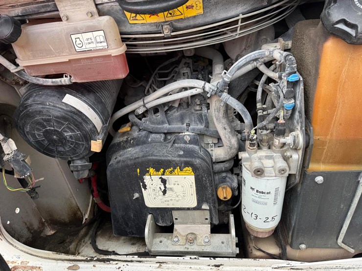 2020-bobcat-t76-image-16