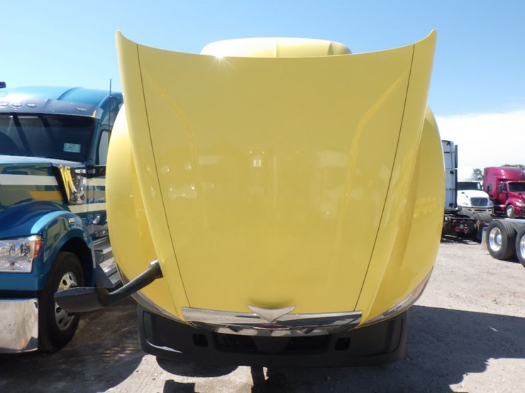 2022-peterbilt-579-image-21