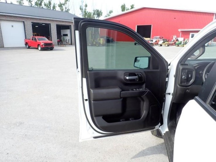 2022-chevrolet-silverado-1500-image-27