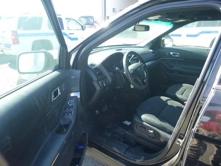 2017-ford-explorer-image-5