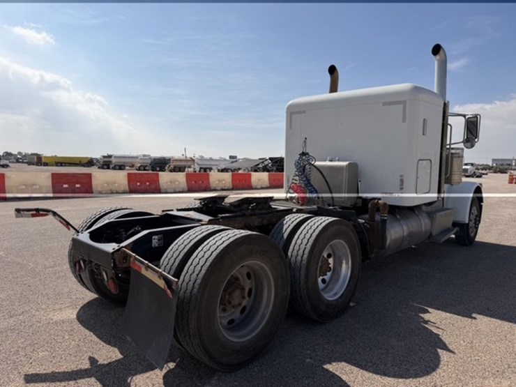 2016-peterbilt-389-image-6