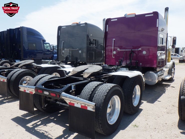 2021-peterbilt-389-image-9