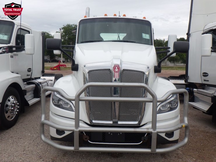 2024-kenworth-t680-image-2
