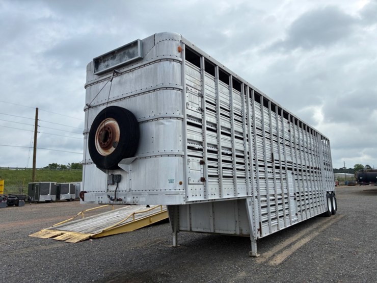 1977-wilson-livestock-trailer-image-1