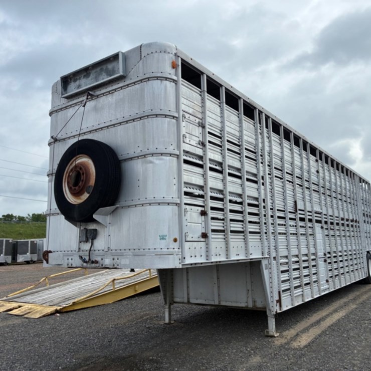 1977 WILSON LIVESTOCK TRAILER