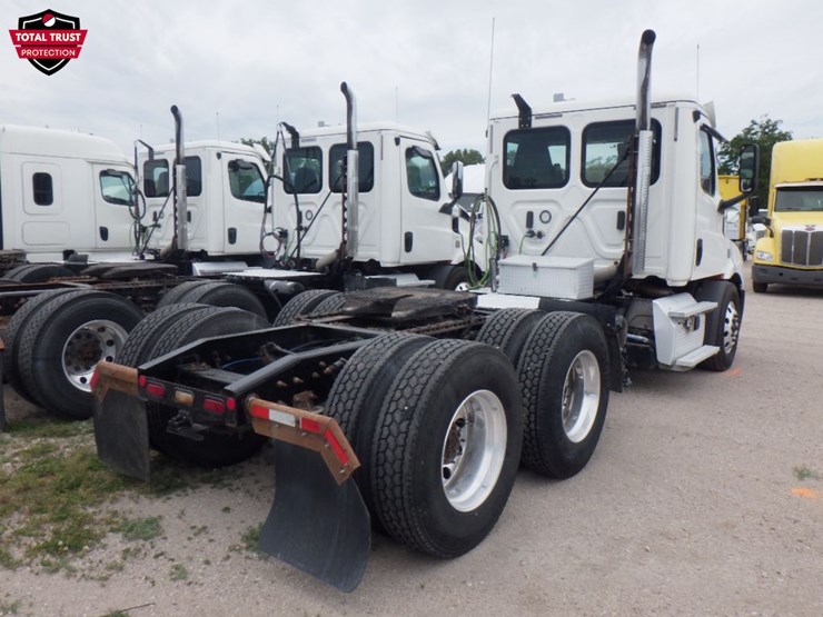 2019-freightliner-cascadia-116-image-7