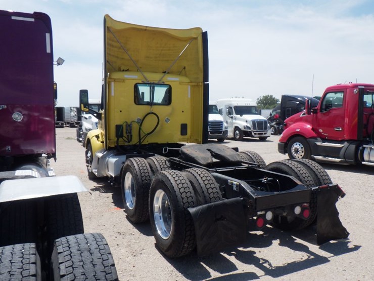 2021-peterbilt-579-image-11