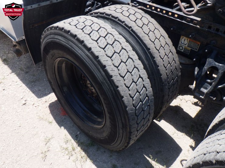 2020-peterbilt-579-image-13
