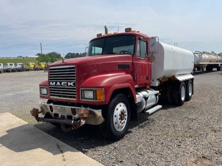 1999-mack-ch613-image-1