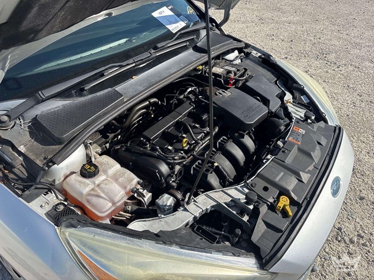 2015-ford-focus-sedan-image-9