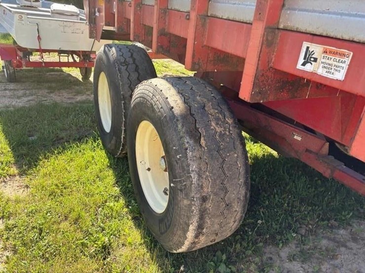 h&s-22'-forage-box-image-5