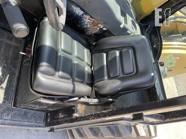 2015-caterpillar-th255c-image-11