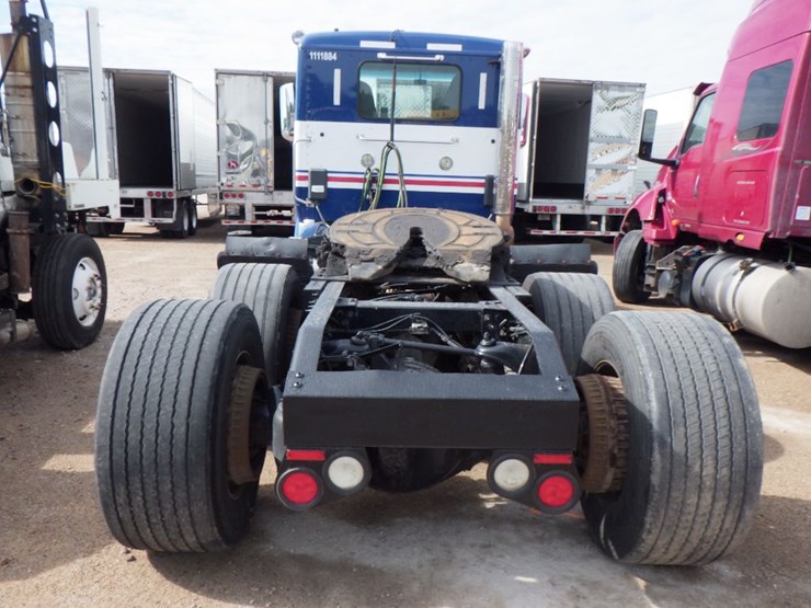 2016-peterbilt-567-image-7