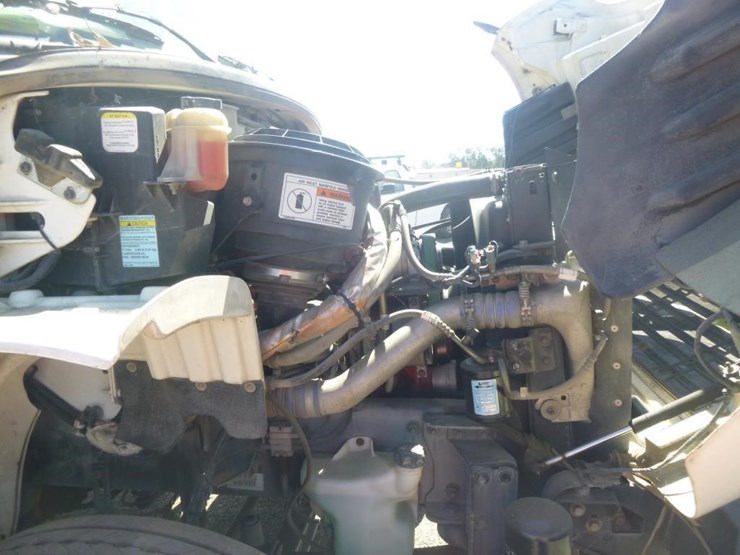 2016-freightliner-m2-106-image-37