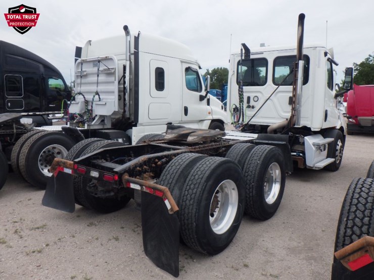 2019-freightliner-cascadia-116-image-7