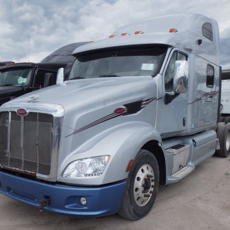 2012 PETERBILT 587