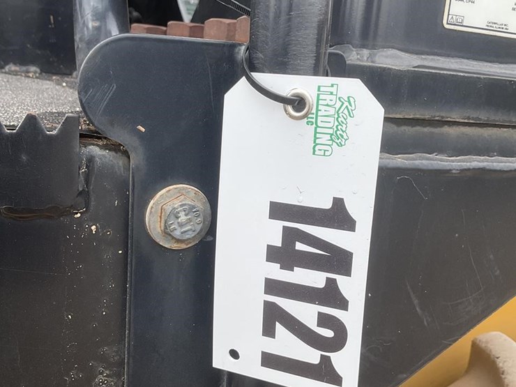 2014-caterpillar-cp44b-image-16