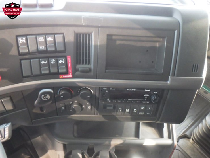 2023-volvo-vnl860-image-17