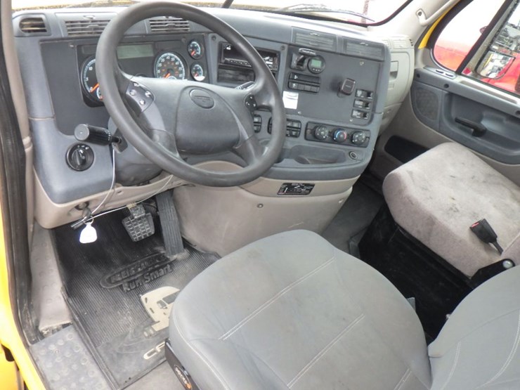2018-freightliner-cascadia-125-image-15
