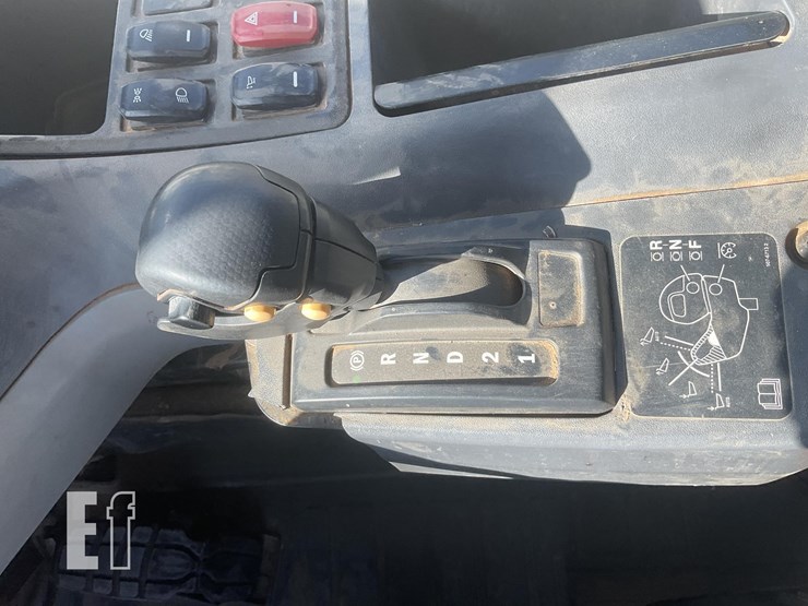 2019-caterpillar-745-image-16