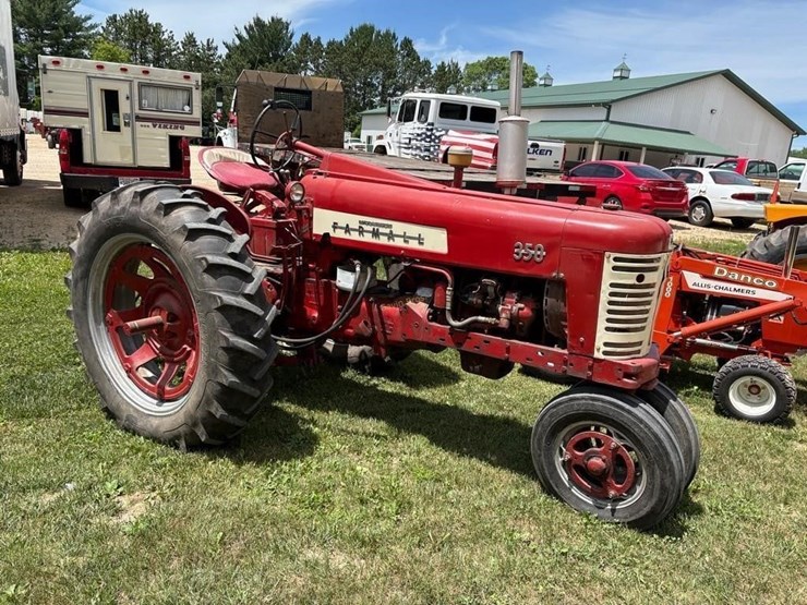 farmall-350-gas-tractor-image-2