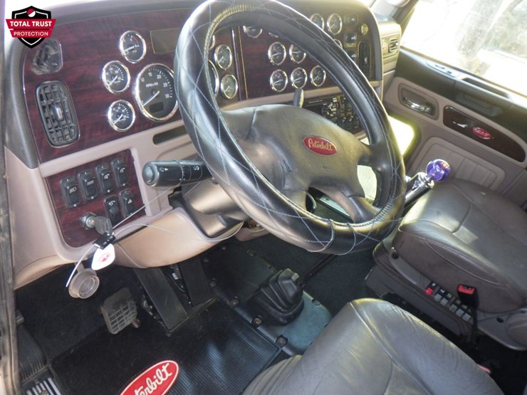 2021-peterbilt-389-image-17