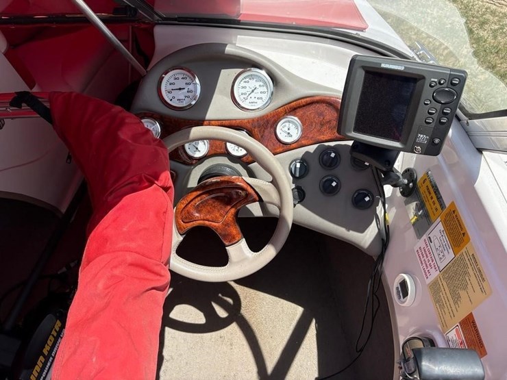 2004-tracker-tahoe-q3sf-fish/ski-boat-image-12