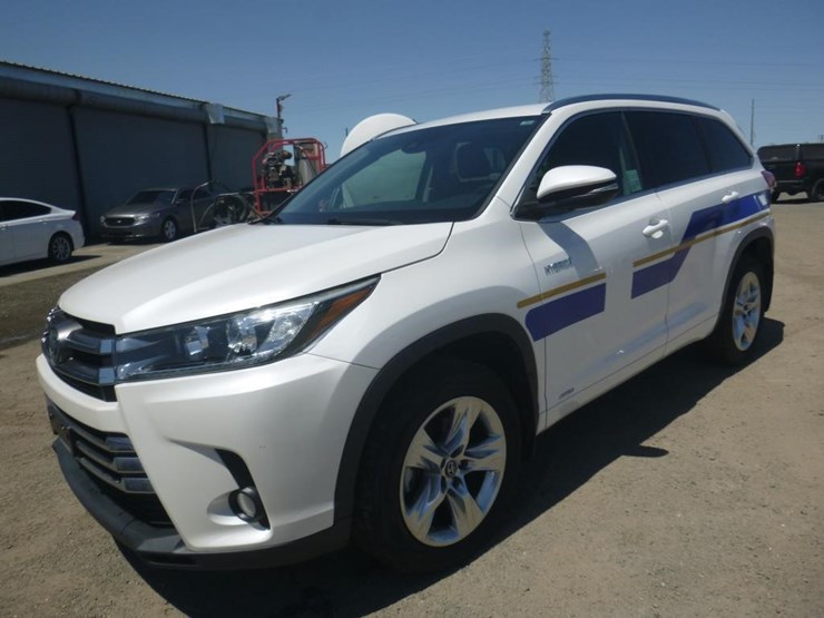 2017-toyota-highlander-image-1