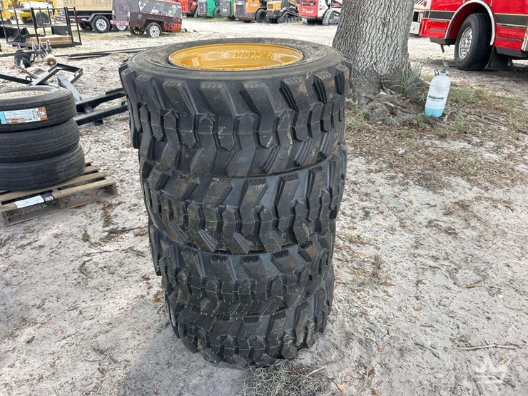 set-of-4-unused-forerunner-12-16.5n.h.s.-skid-steer-wheels-and-tires-image-4